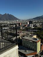 Stylish Private Room City Views & Prime Location