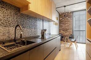 Stylish Private Room City Views & Prime Location
