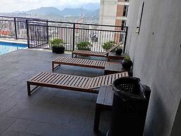 Stylish Private Room City Views & Prime Location
