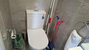 2 Double 5 Single 2 Sofa Beds Suite 1