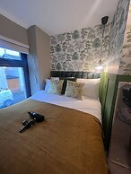 Monthly Stay 3 bed Bike Store Contractors