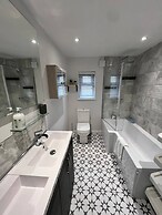 Monthly Stay 3 bed Bike Store Contractors