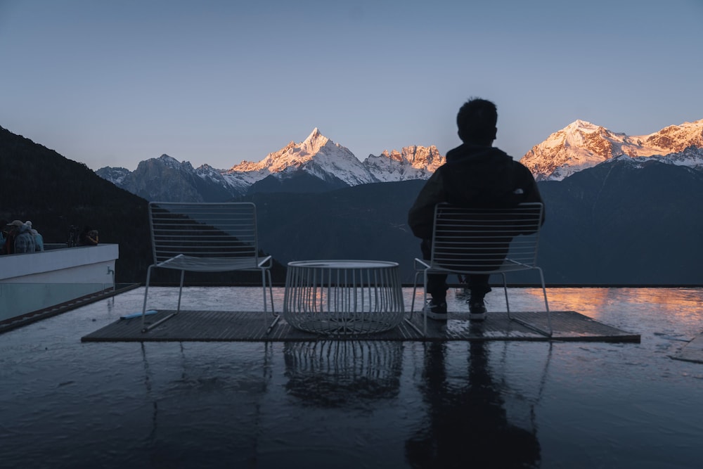 Wake UP IN SNOW MOUNTAIN