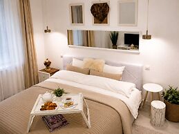 Metropole Apartments Romana Square
