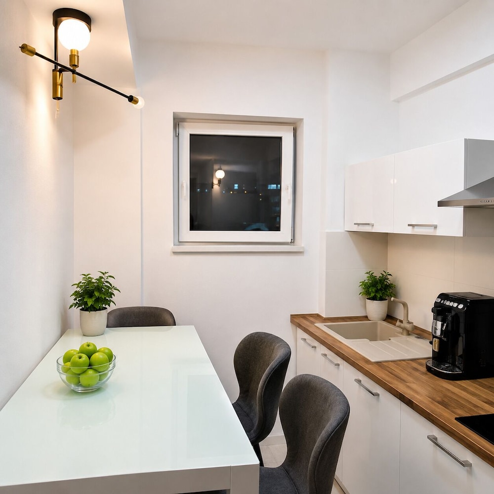 Metropole Apartments Romana Square