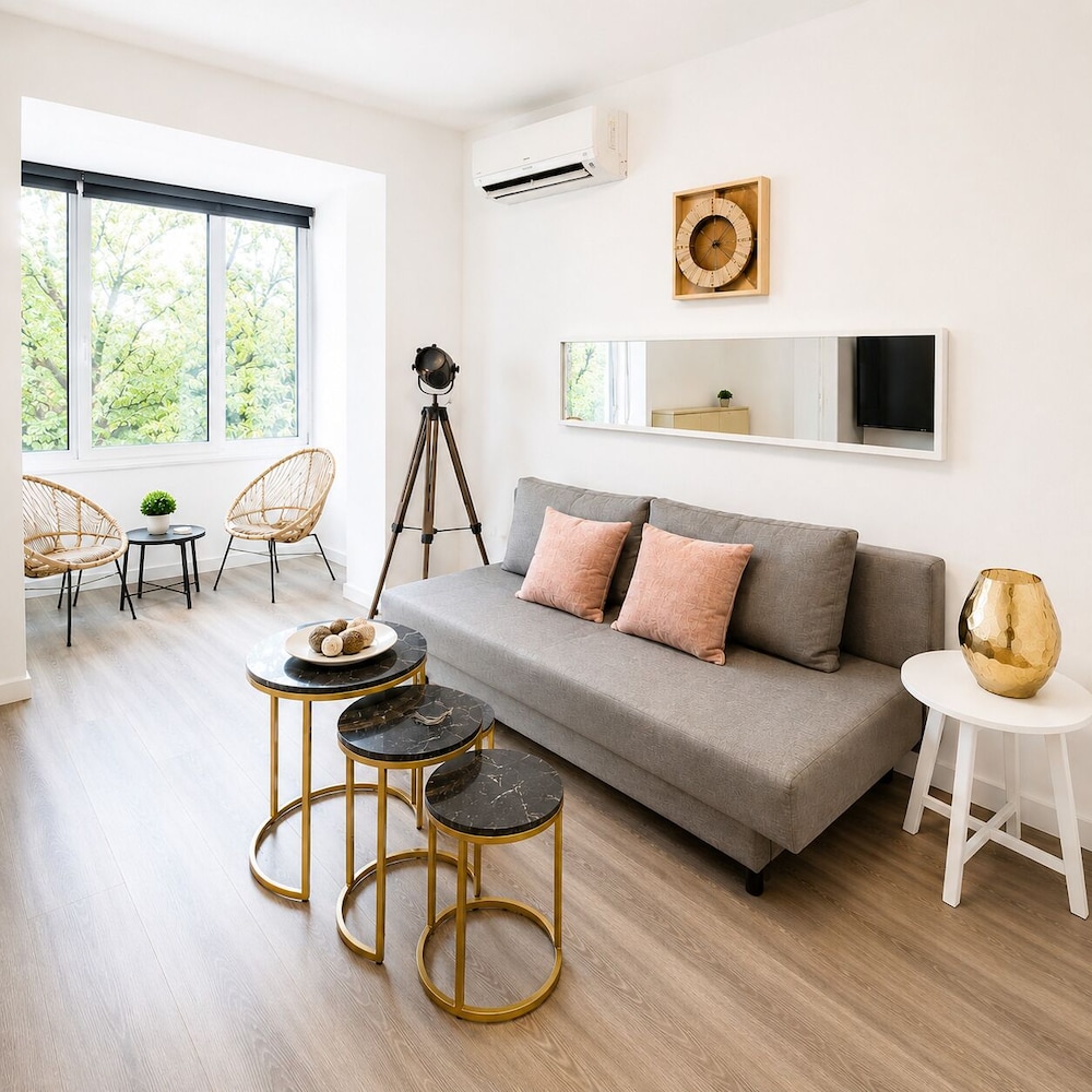 Metropole Apartments Romana Square