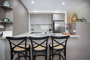 Luxury Cairns Stay with Pool and BBQ