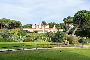 Fairview Villa by Cadenzalux