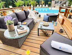 Aquamare Studios Pool and Seaview Escape
