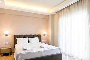 Aquamare Studios Pool and Seaview Escape