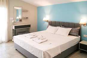 Aquamare Studios Pool and Seaview Escape