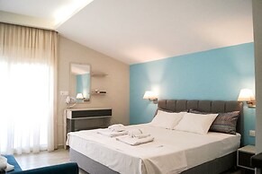 Aquamare Studios Pool and Seaview Escape