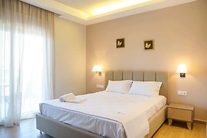 Aquamare Studios Pool and Seaview Escape