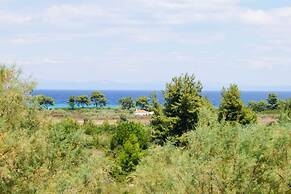 Aquamare Studios - Seaview Suite & Pool Bliss