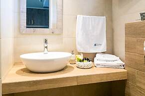 Aquamare Studios - Seaview Suite & Pool Bliss