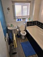 Tranquil Getaway in Wolverhampton - Perfect for Relaxation