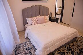 Grand Premiere 2 Bed by YourHost