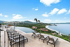 Luxury Condo with Panoramic Ocean Views, Sparkling Infinity Pool, and 