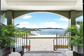 Luxury Condo with Panoramic Ocean Views, Sparkling Infinity Pool, and 