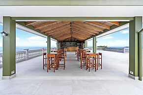 Luxury Condo with Panoramic Ocean Views, Sparkling Infinity Pool, and 