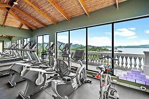 Luxury Condo with Panoramic Ocean Views, Sparkling Infinity Pool, and 