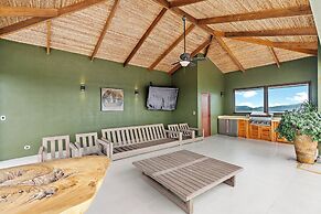 Luxury Condo with Panoramic Ocean Views, Sparkling Infinity Pool, and 