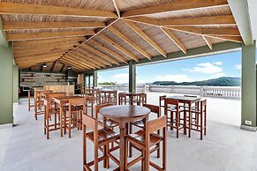 Luxury Condo with Panoramic Ocean Views, Sparkling Infinity Pool, and 