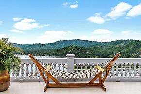 Luxury Condo with Panoramic Ocean Views, Sparkling Infinity Pool, and 