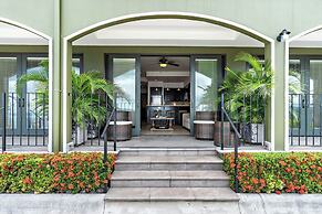 Luxury Condo with Panoramic Ocean Views, Sparkling Infinity Pool, and 
