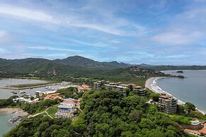 Luxury Condo with Panoramic Ocean Views, Sparkling Infinity Pool, and 