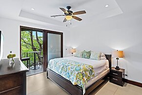 Luxury Condo with Panoramic Ocean Views, Sparkling Infinity Pool, and 