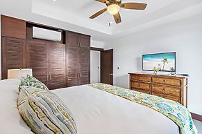 Luxury Condo with Panoramic Ocean Views, Sparkling Infinity Pool, and 