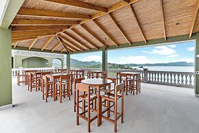 Luxury Condo with Panoramic Ocean Views, Sparkling Infinity Pool, and 