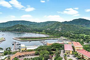 Luxury Condo with Panoramic Ocean Views, Sparkling Infinity Pool, and 