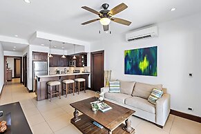 Luxury Condo with Panoramic Ocean Views, Sparkling Infinity Pool, and 