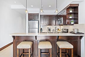 Luxury Condo with Panoramic Ocean Views, Sparkling Infinity Pool, and 