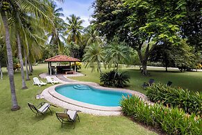 3-BD Home with Pool, Walk to Beach