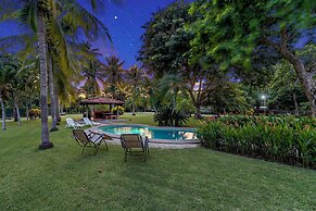 3-BD Home with Pool, Walk to Beach