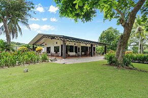 3-BD Home with Pool, Walk to Beach