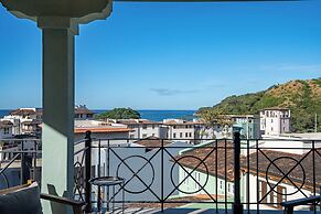 Sophisticated Modern Home w/ Ocean Views, Gorgeous Master Suites & Pri