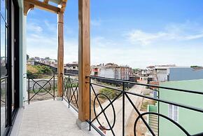 Sophisticated Modern Home w/ Ocean Views, Gorgeous Master Suites & Pri