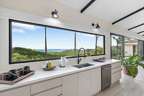 Luxe Tropical Villa with Sparkling Infinity Pool, Panoramic Ocean View