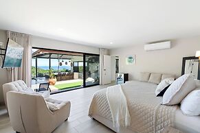 Luxe Tropical Villa with Sparkling Infinity Pool, Panoramic Ocean View