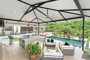 Luxe Tropical Villa with Sparkling Infinity Pool, Panoramic Ocean View
