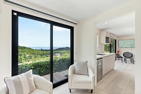 Luxe Tropical Villa with Sparkling Infinity Pool, Panoramic Ocean View