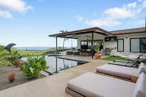 Luxe Tropical Villa with Sparkling Infinity Pool, Panoramic Ocean View