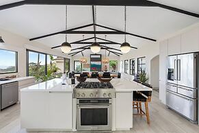 Luxe Tropical Villa with Sparkling Infinity Pool, Panoramic Ocean View