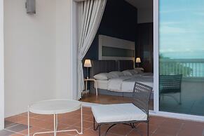 Straits Quay Waterside Suites