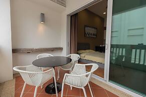 Straits Quay Waterside Suites
