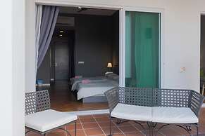 Straits Quay Waterside Suites
